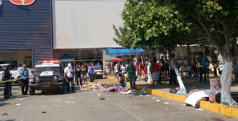Ataque a tianguis deja 6 muertos en Acapulco - comerzapata4
