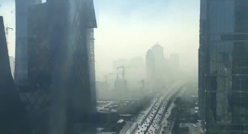 Video: nube de smog cubre la ciudad de Pekín