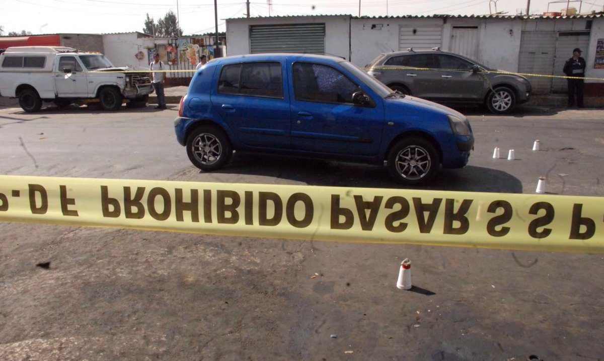 Balean a dos custodios en Iztapalapa