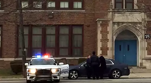 Asesinan a hombre frente a la escuela de su hijo Asesinan a hombre frente a la escuela de su hijo