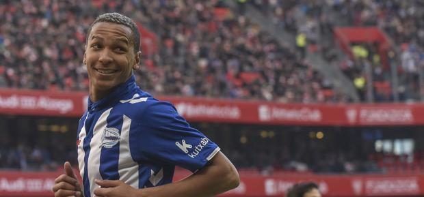 Video: futbolista consuela a niño tras balonazo