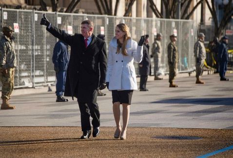Doble de Trump jura como presidente en ensayo de toma de posesión