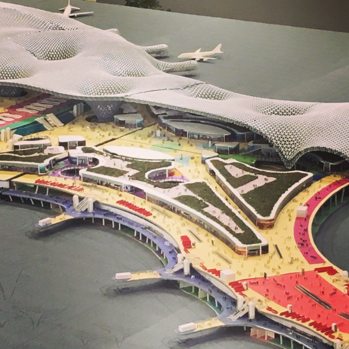 Diputados priistas recorren obras del NAICM - edificio-naicm-@NvoAeropuertoMx-2