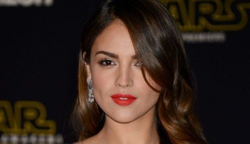 Eiza González sufre accidente automovilístico