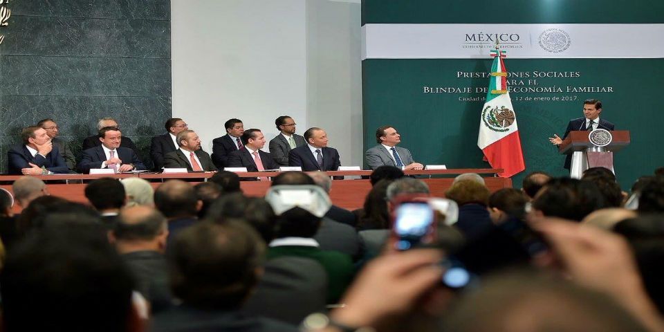 EPN instruye a gabinete explicar el alza en gasolina