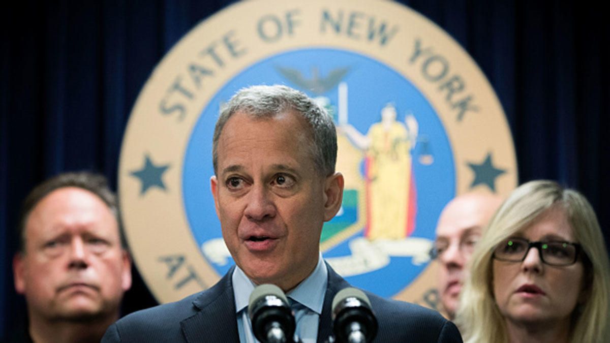 Procurador de Nueva York presenta guía para proteger de Trump a indocumentados