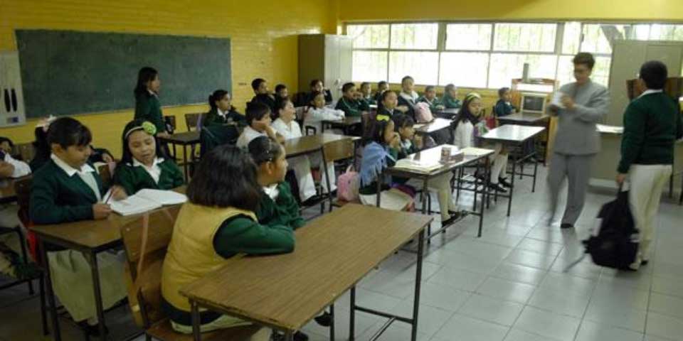 Imparten conferencias de prevención y seguridad en escuelas de Nuevo León