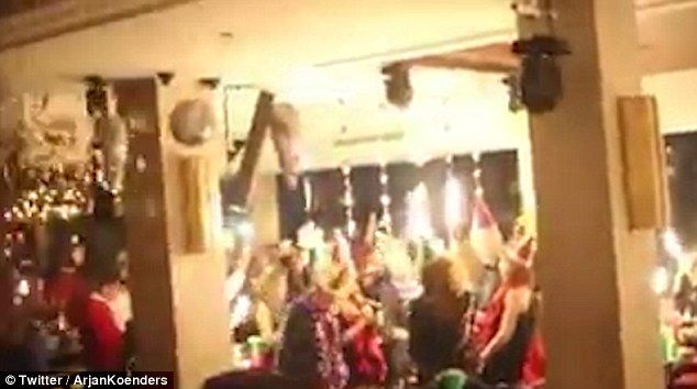 Policía busca a tirador vestido de Santa Claus en Estambul - estambul-4