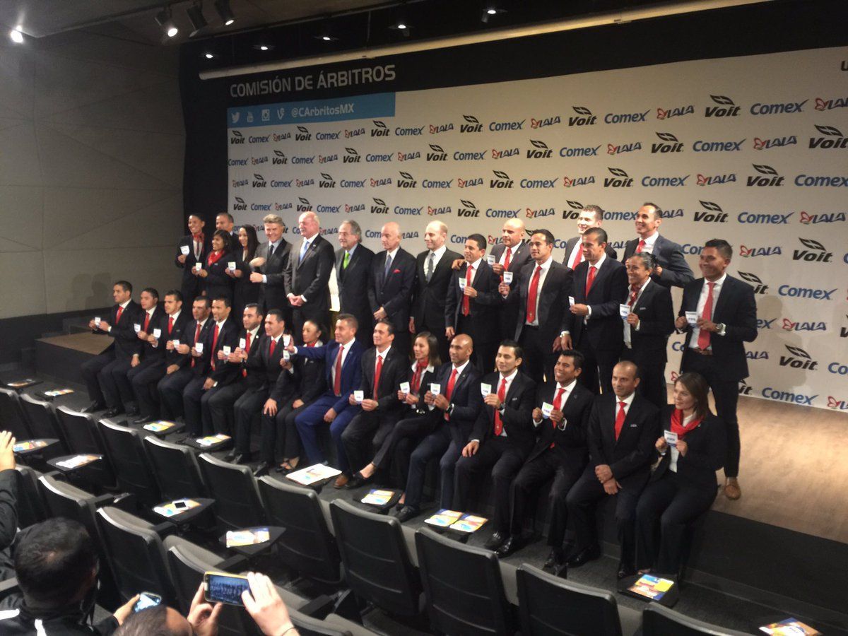 Entregan 29 gafetes FIFA 2017 a árbitros mexicanos