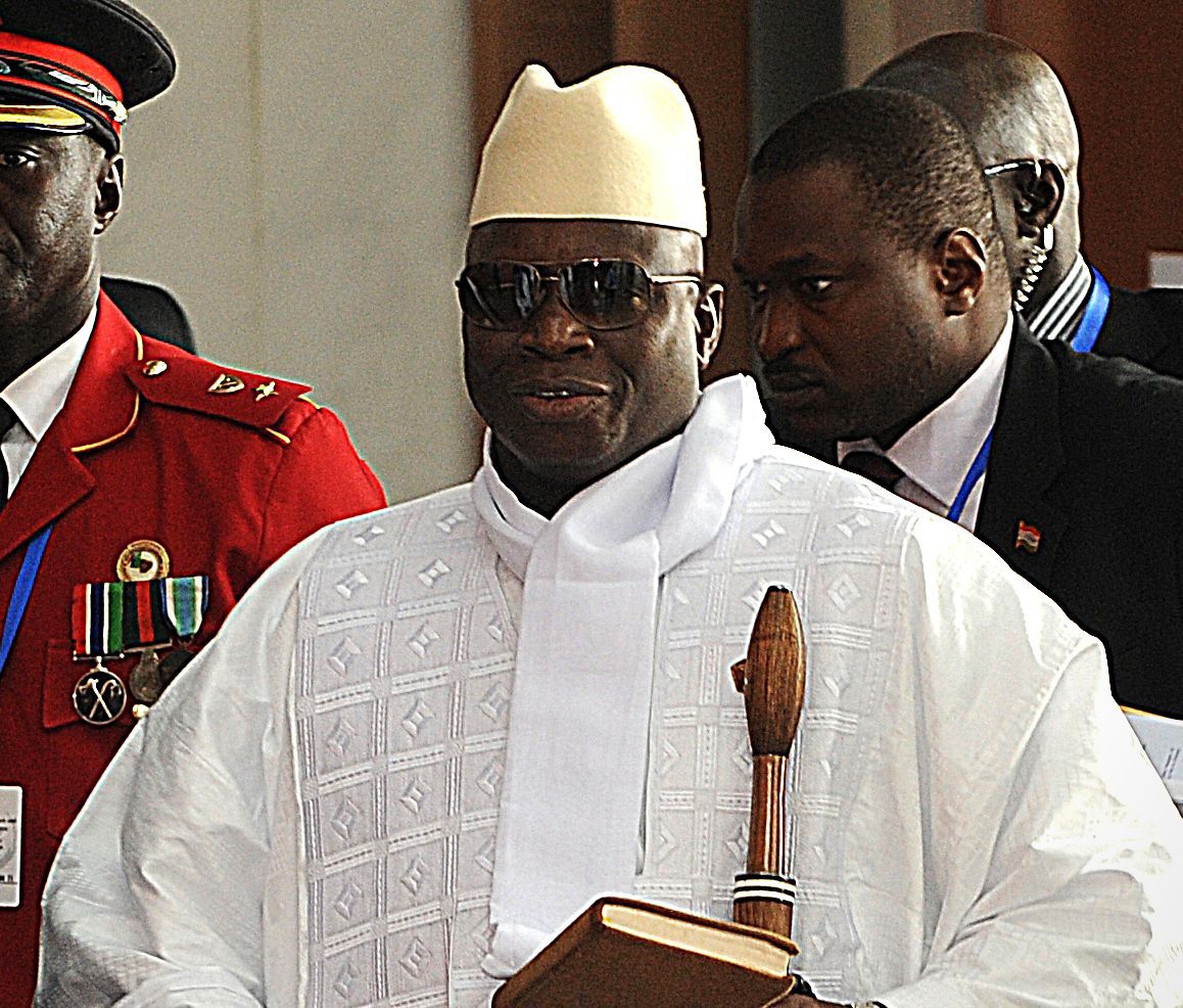 Expresidente de Gambia roba millones de dólares y huye del país - gambia-2