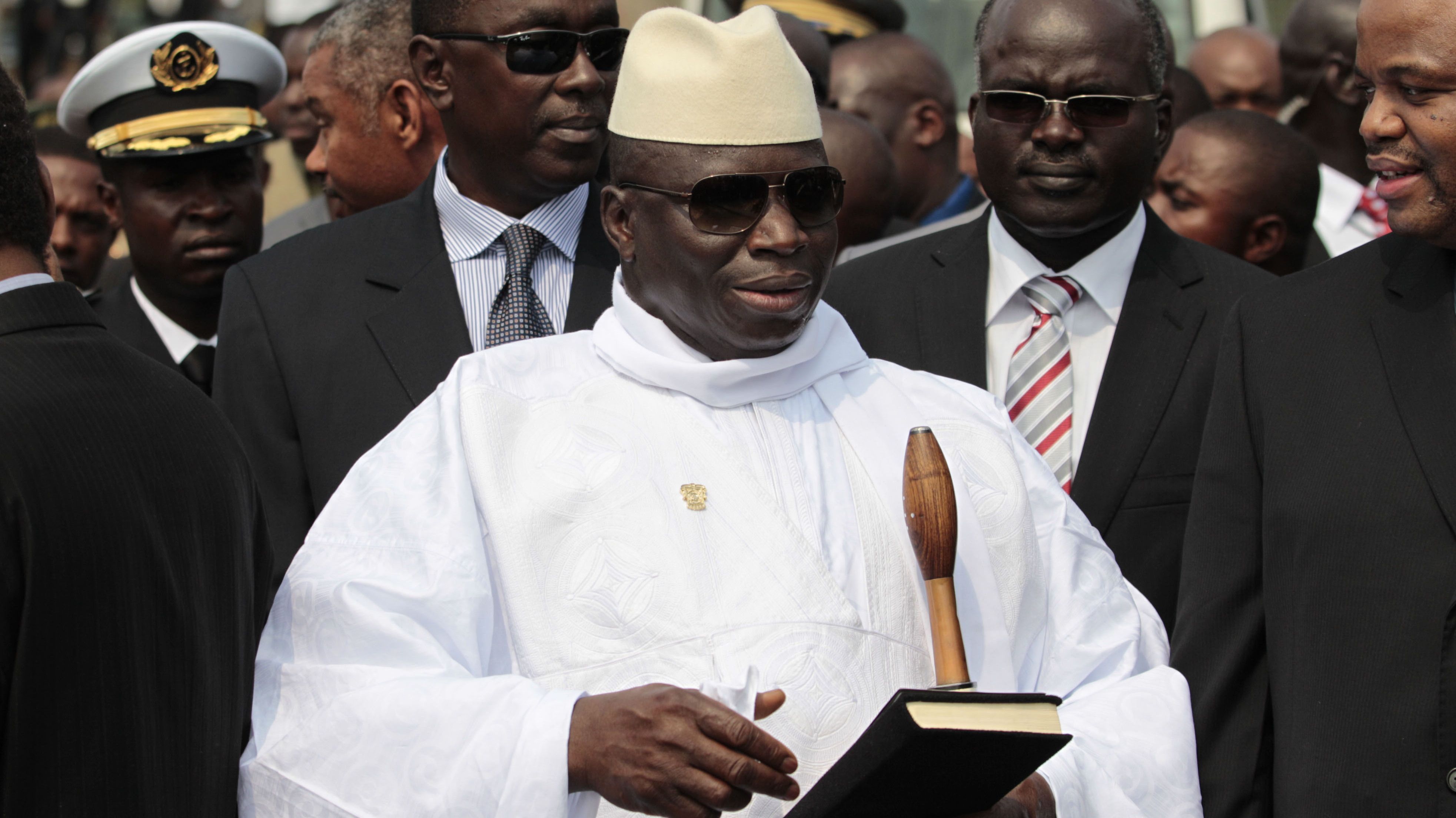 Expresidente de Gambia roba millones de dólares y huye del país - gambia-3