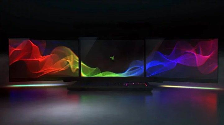 La laptop para videojuegos con tres pantallas