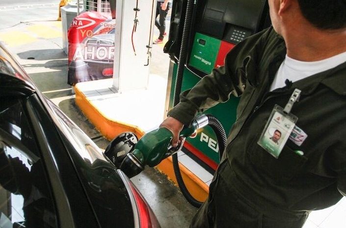 Aumento a gasolinas obedece a incremento en precio del petróleo: Hacienda