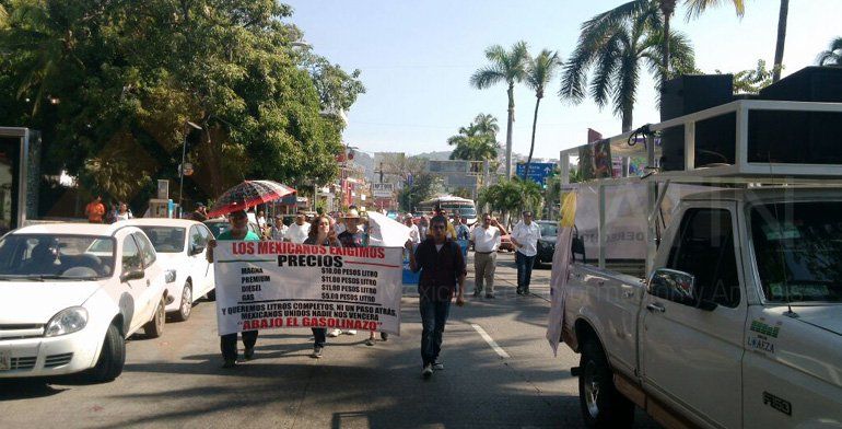 Marchan en Acapulco en contra del gasolinazo - gasolinazo-2-1