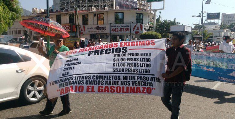 Marchan en Acapulco en contra del gasolinazo