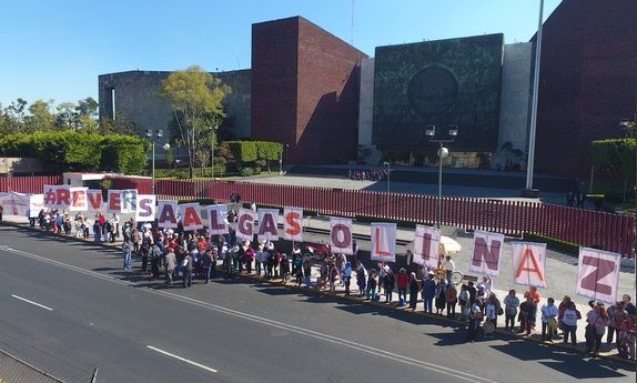 Mujeres protestan en San Lázaro contra gasolinazo