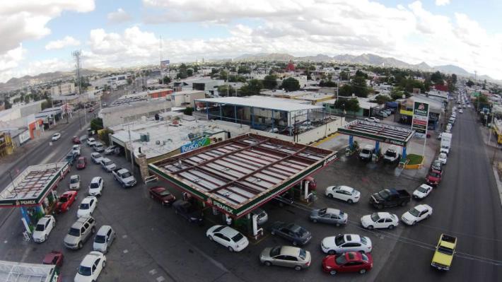 Compras de pánico en gasolineras horas antes del cambio de año - gasolineras2