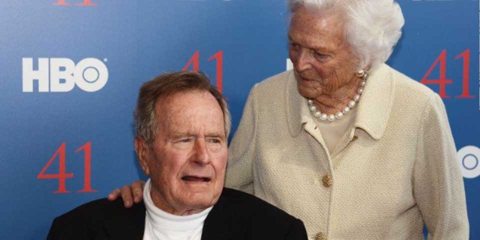 George H.W. Bush deja cuidados intensivos y su esposa recibe el alta