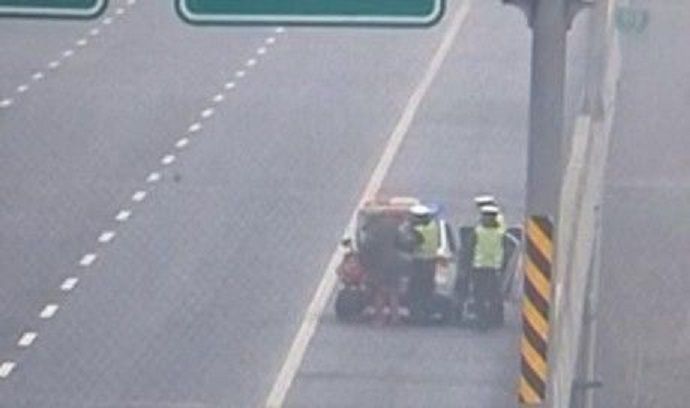 Hombre viaja 500 km en bicicleta en dirección opuesta a su destino - hombre-chino-bicicleta-2