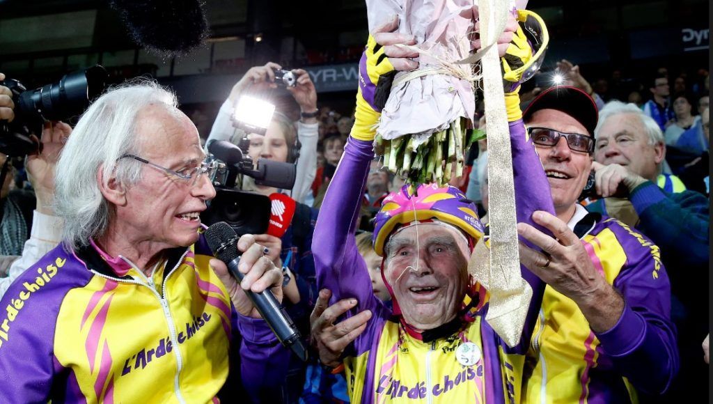 Hombre de 105 años rompe récord de ciclismo - hombre-de-105-años-1024x580