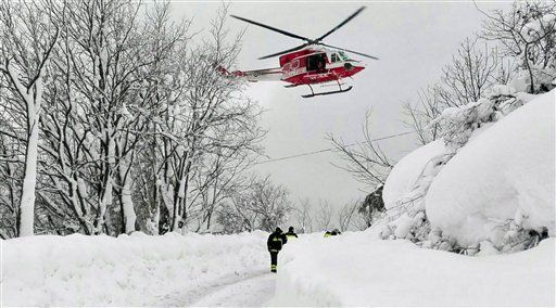 Avalancha sepulta un hotel en Italia. Al menos 30 muertos - hotel-avalancha-2