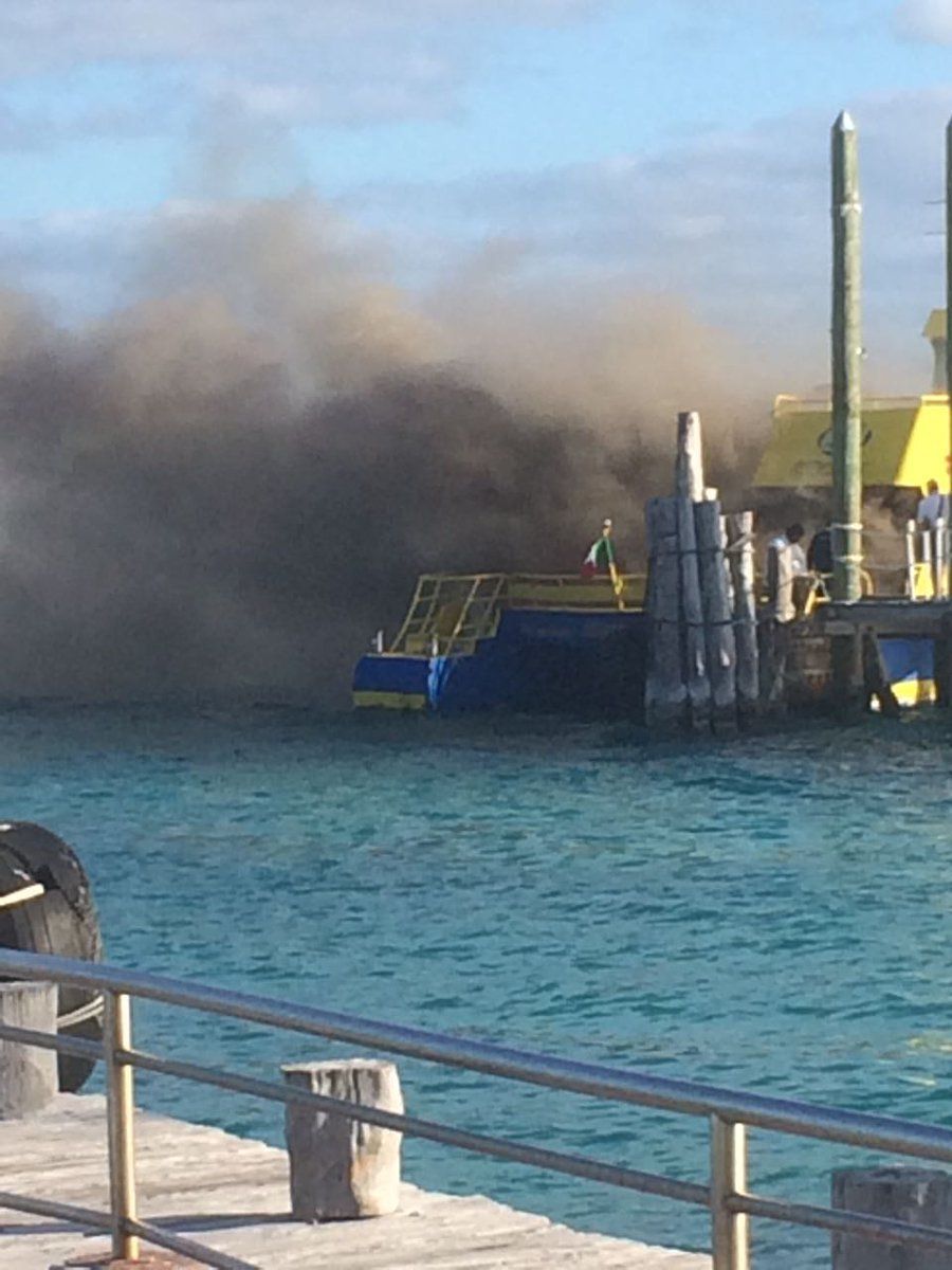 Se incendia ferry en Quintana Roo - incendio-ferry-2