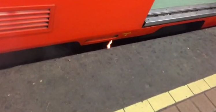 Video: usuarios evacúan Metro por presencia de humo - incendio-tren-metro-auditorio