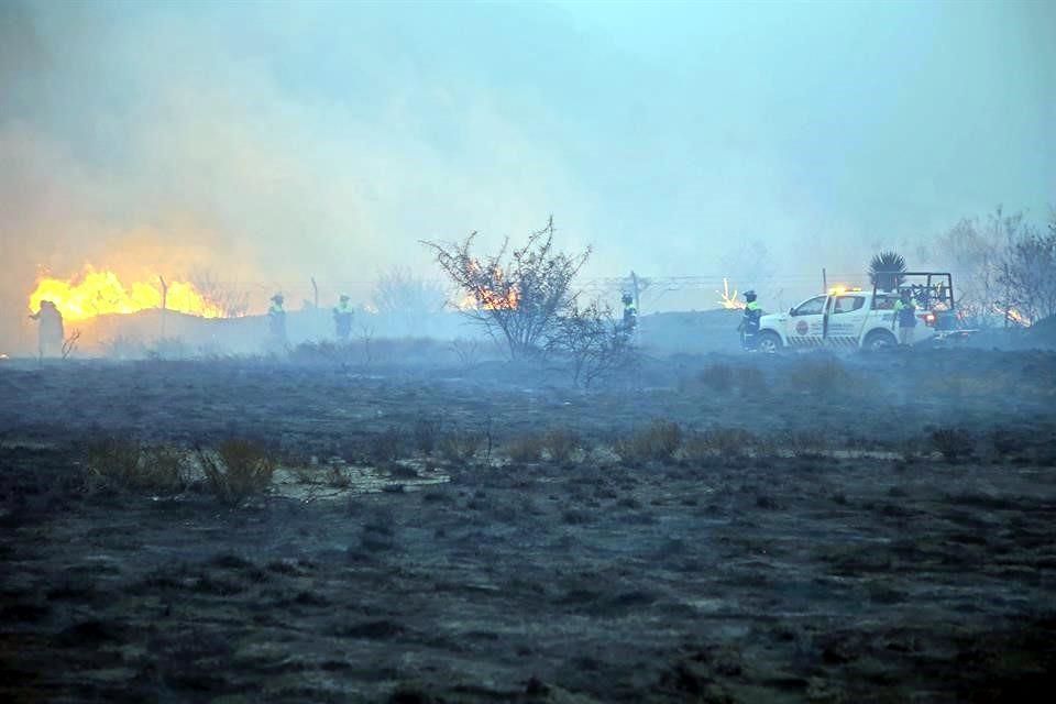 Fuertes vientos causan incendios y apagones en Nuevo León - incendios-nl-2