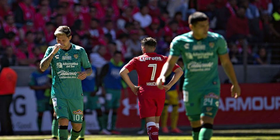 Jaguares sorprende al Toluca