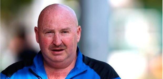 Escocés paga por entrenar a equipo español de futbol