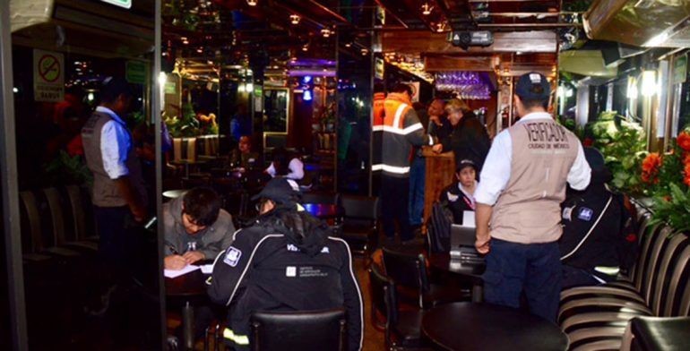 Clausuran bar por exceder aforo en la colonia Juárez