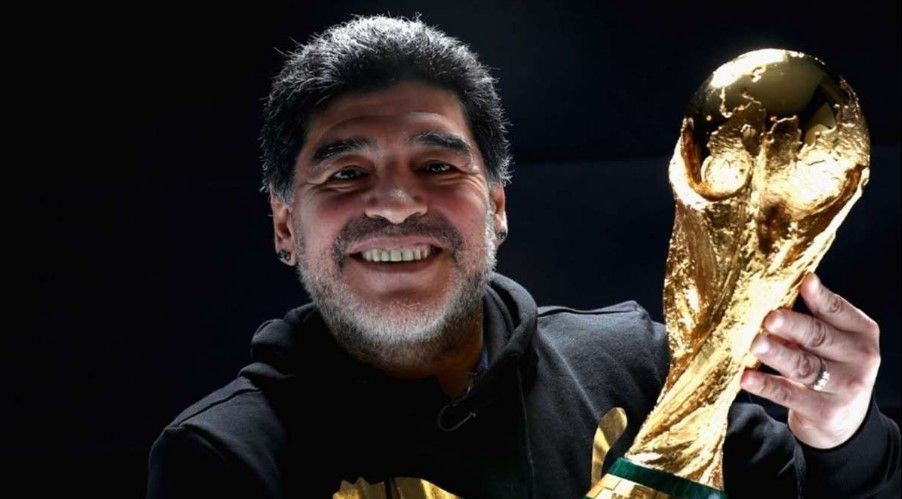 Maradona se reencuentra con la Copa del Mundo - maradona-copa-del-mundo