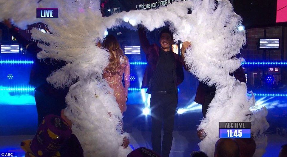 Desastrosa actuación de Mariah Carey durante el evento de año nuevo en NY - mariah-carey-3