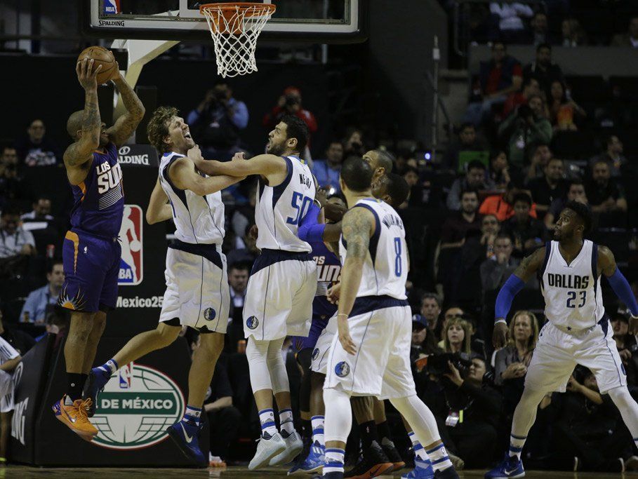Mavericks se lleva duelo ante Suns celebrado en México - mavs-suns-cdmx-1