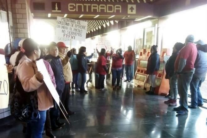Manifestaciones en 14 estaciones del Metro por alza de la gasolina - metro-1