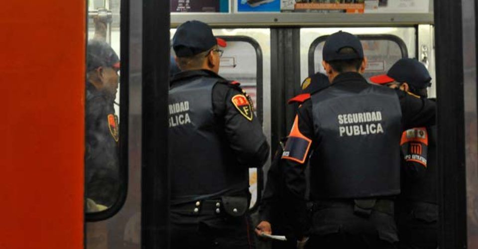 Capturan a ladrón de celular en el Metro