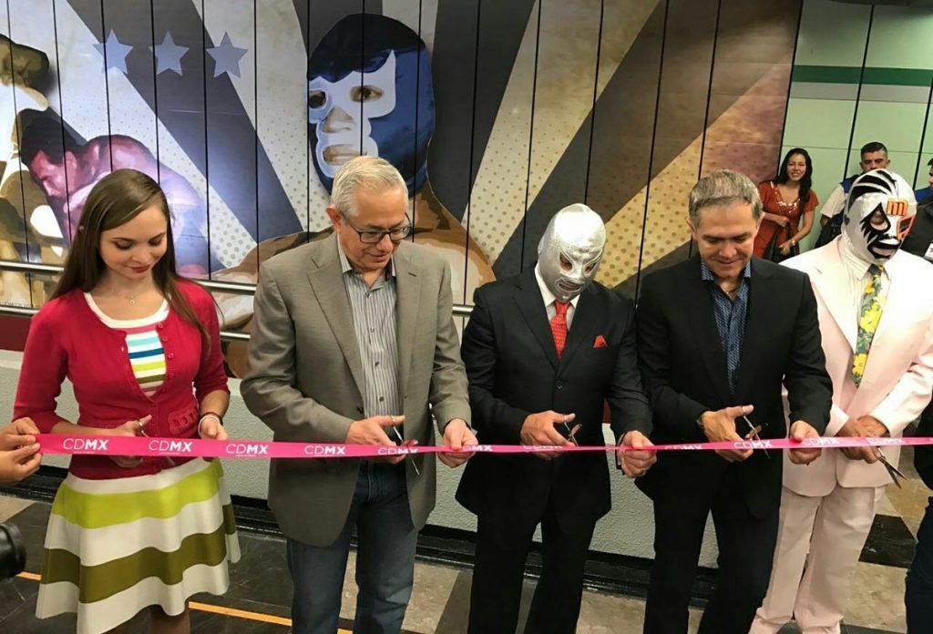 Inauguran exposición de lucha libre en estación Guerrero del Metro - metro-lucha-1024x696