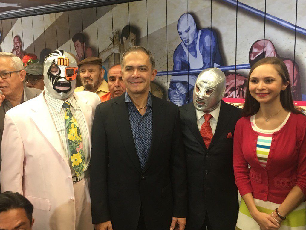 Inauguran exposición de lucha libre en estación Guerrero del Metro - metro-lucha-3-1024x768