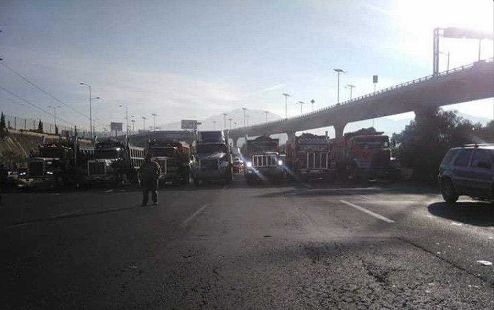 Continúan bloqueos por aumento en las gasolinas - mexico-queretaro-1