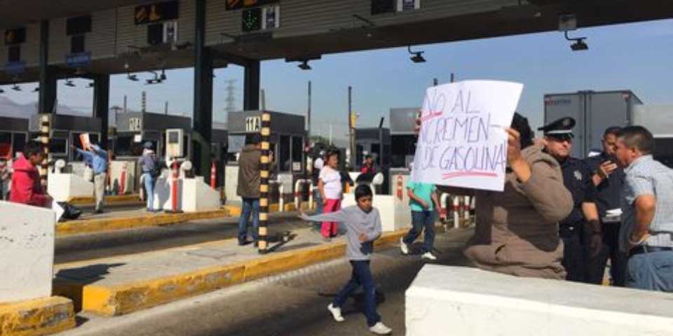 Prevén toma de casetas por alza en precios de gasolinas