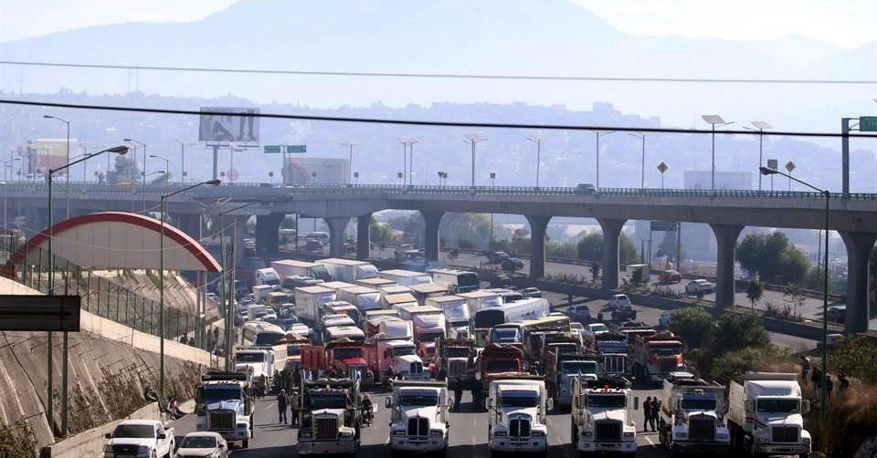 Continúan bloqueos por aumento en las gasolinas - mexico-queretaro