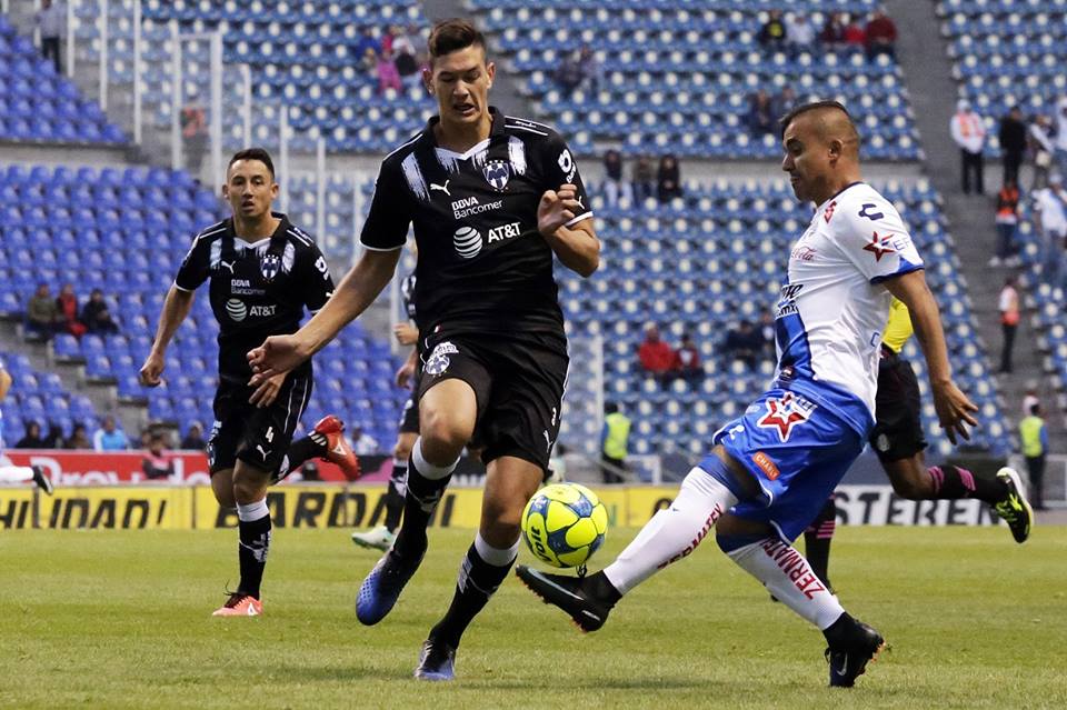 Monterrey remonta con polémica en Puebla - monterrey-puebla-3