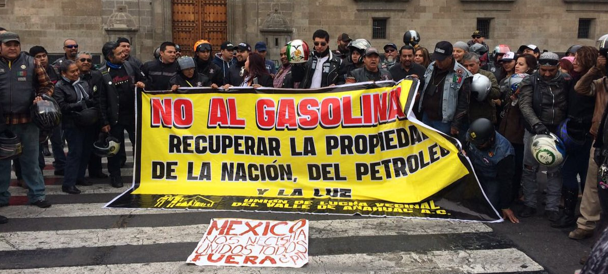 Motociclistas protestan frente a Palacio Nacional