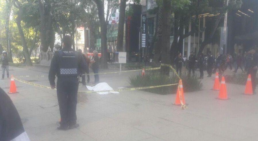Muere hombre en Paseo de la Reforma