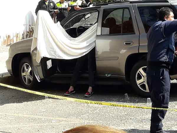 Asesinan a tiros a mujer en Naucalpan