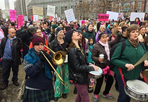Mujeres marchan alrededor del mundo en contra de Trump - mujeres-trump-phully