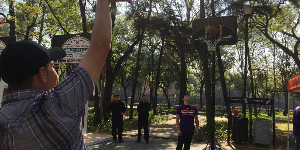 Consienten a fanáticos de la NBA en Chapultepec