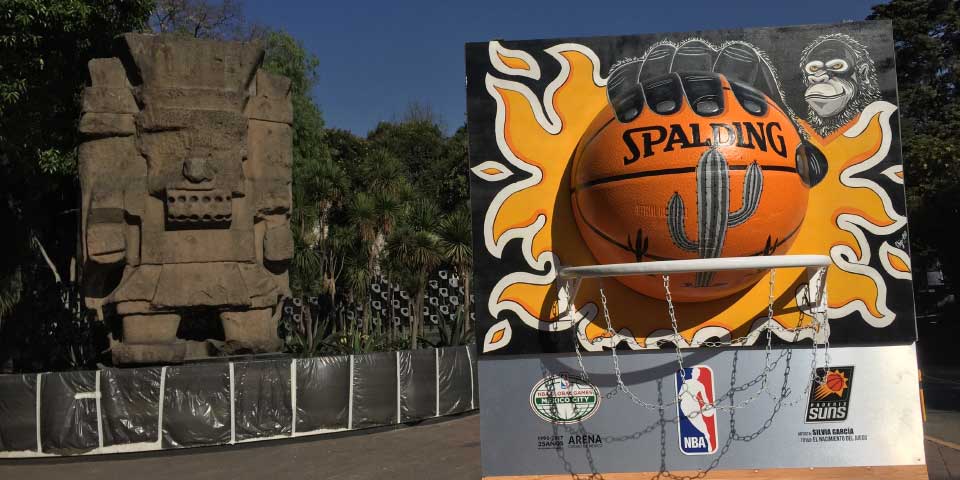 Exponen en Paseo de la Reforma arte inspirado en la NBA