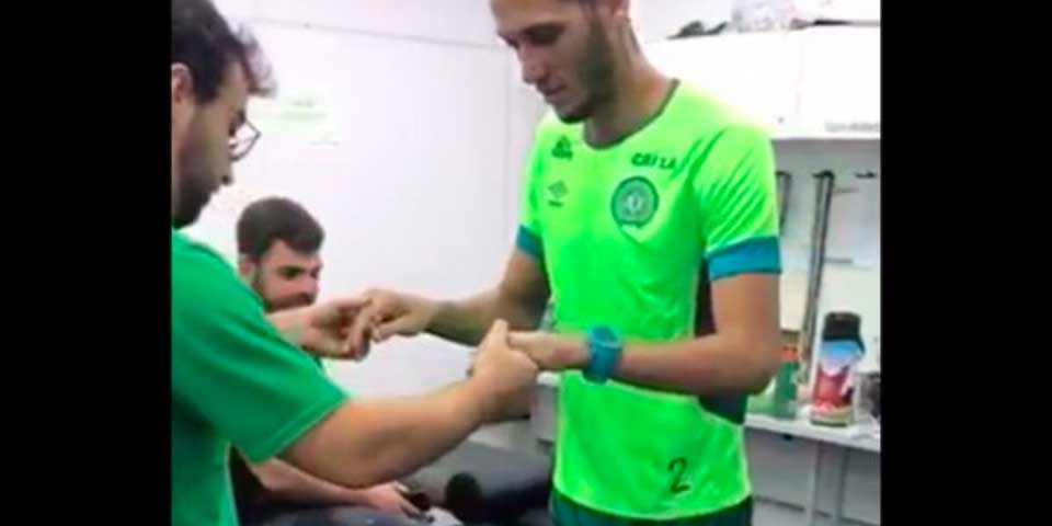 #Video Jugador del Chapecoense camina sin muletas