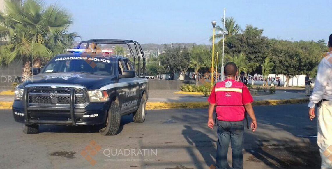 Emboscada deja al menos dos policías muertos en Michoacán